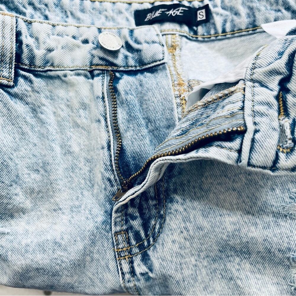 Blue Age Light Acid Wash High Rise Distressed Denim Jean Shorts - Small - Picture 9 of 13